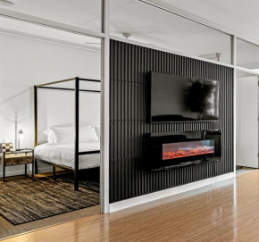 Modern Downtown Dallas City View High-Rise, Free Parking, Pool, Gym